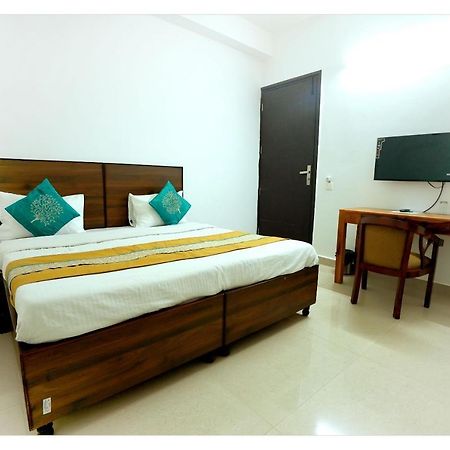 Gupta Residency Near Ajnara Heritage โนอิดา ภายนอก รูปภาพ