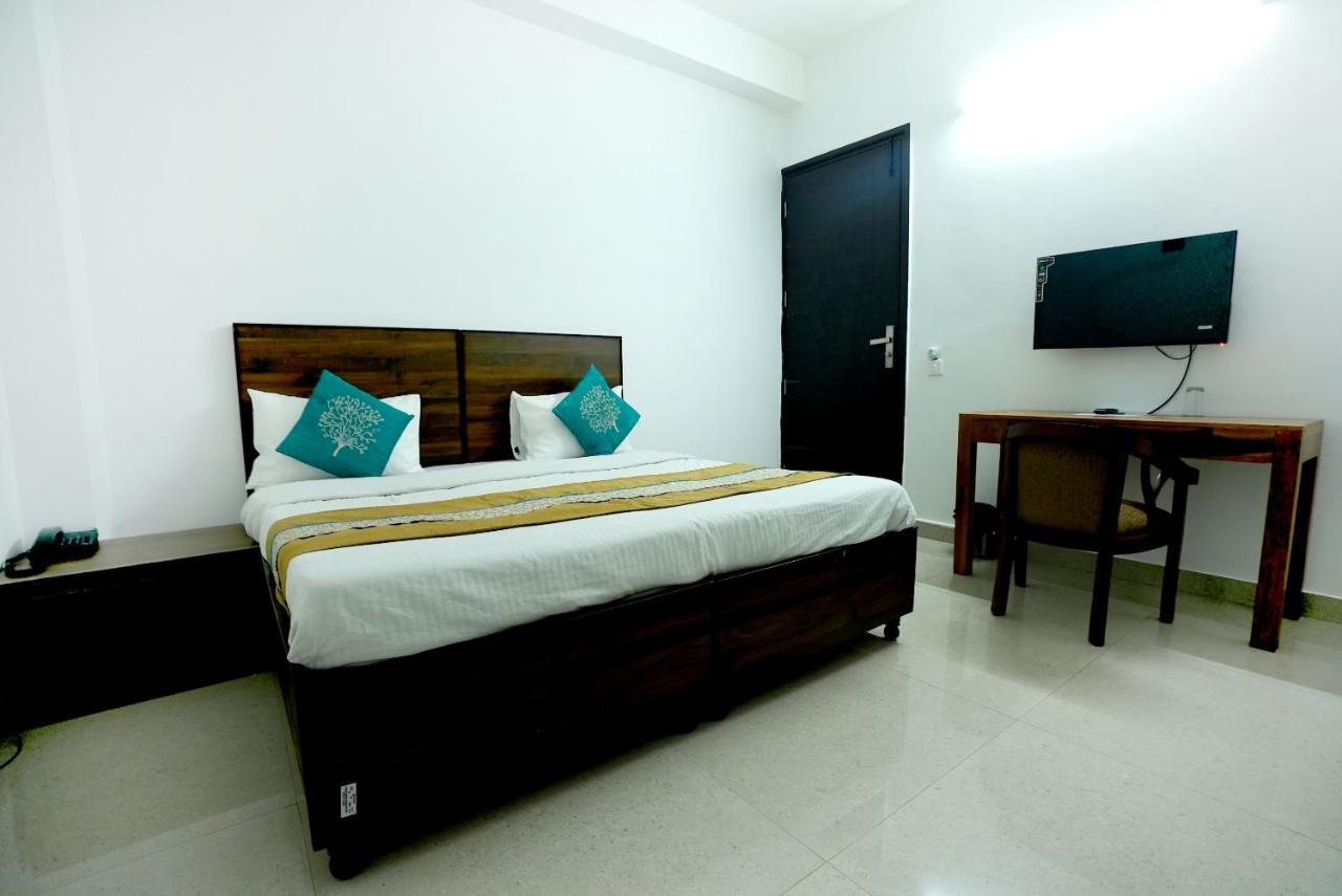 Gupta Residency Near Ajnara Heritage โนอิดา ภายนอก รูปภาพ