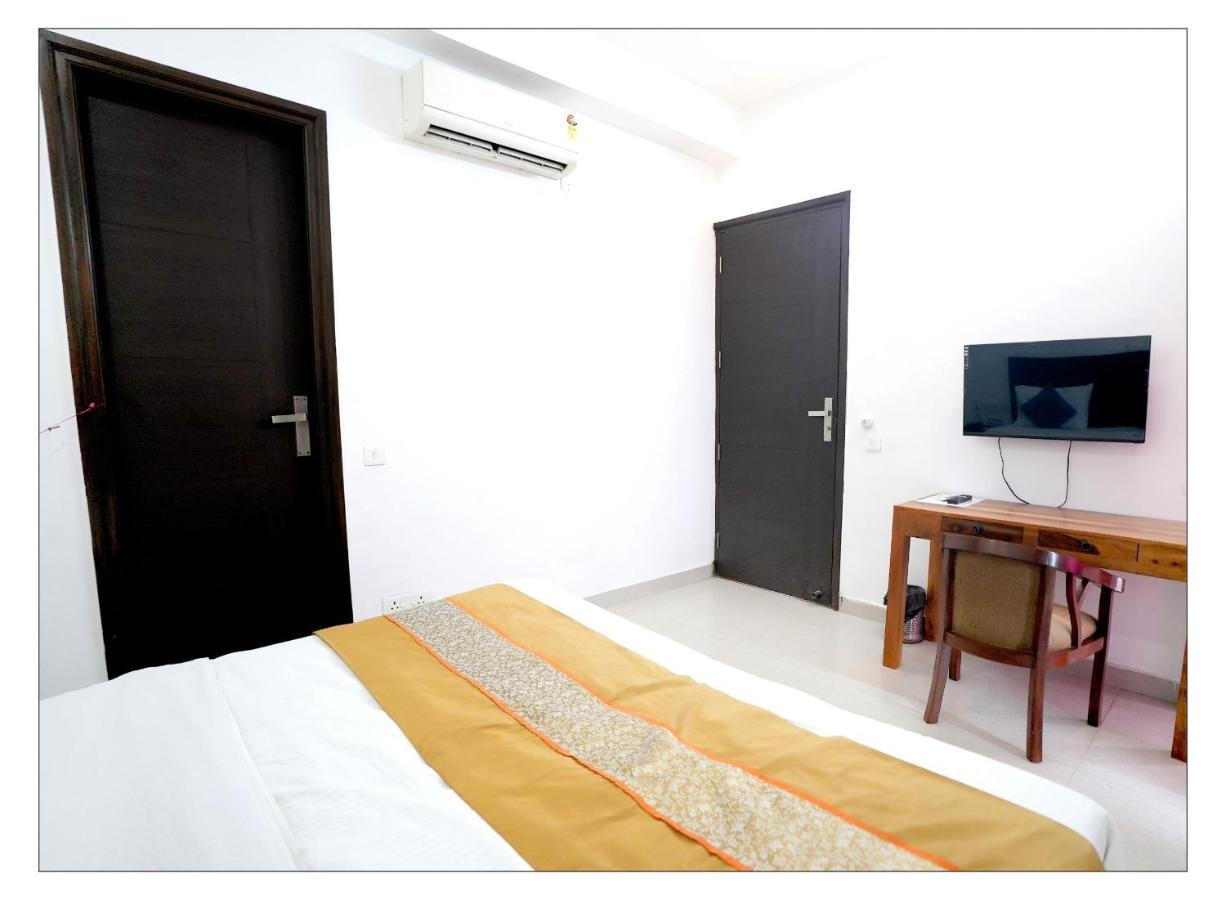 Gupta Residency Near Ajnara Heritage โนอิดา ภายนอก รูปภาพ