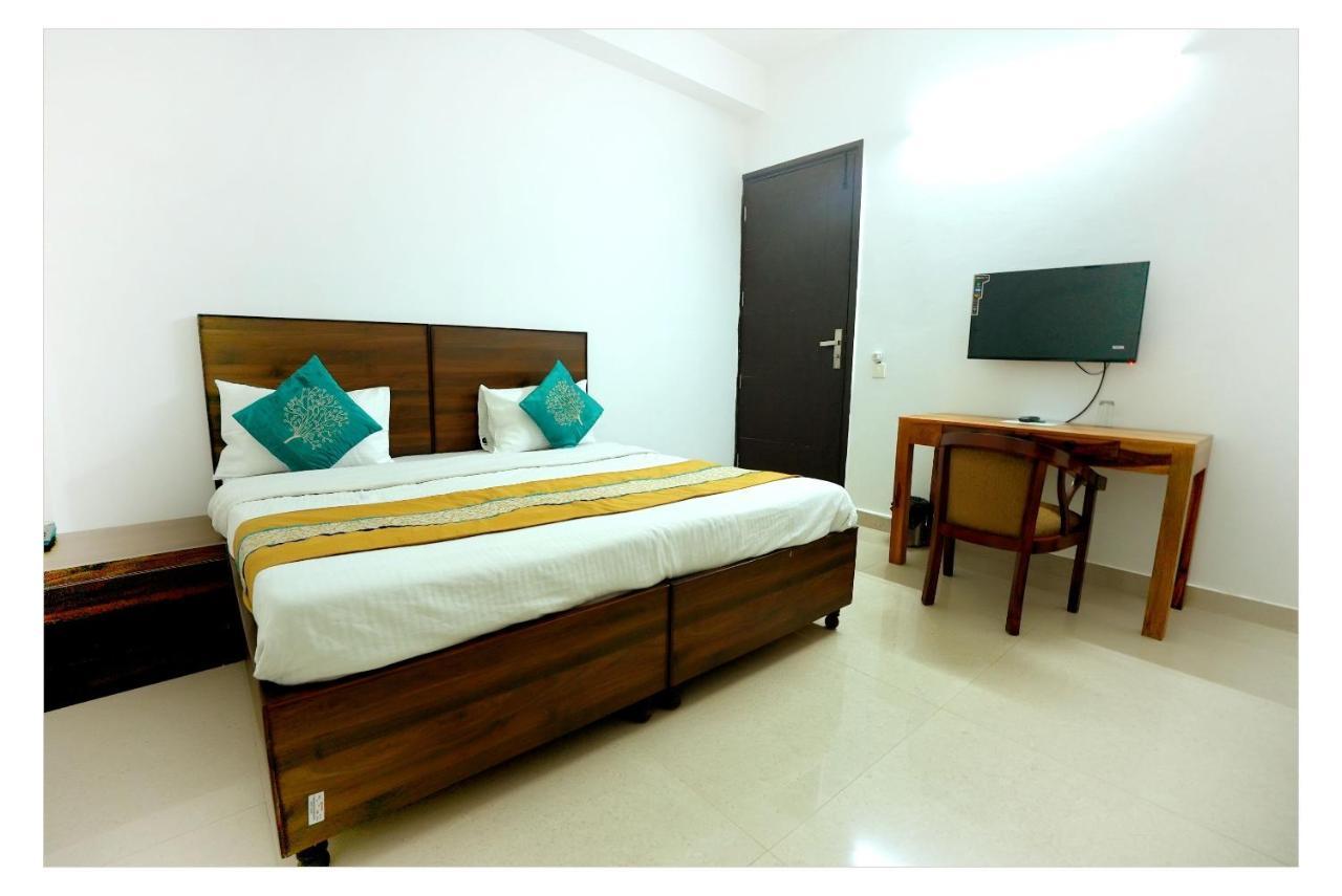 Gupta Residency Near Ajnara Heritage โนอิดา ภายนอก รูปภาพ