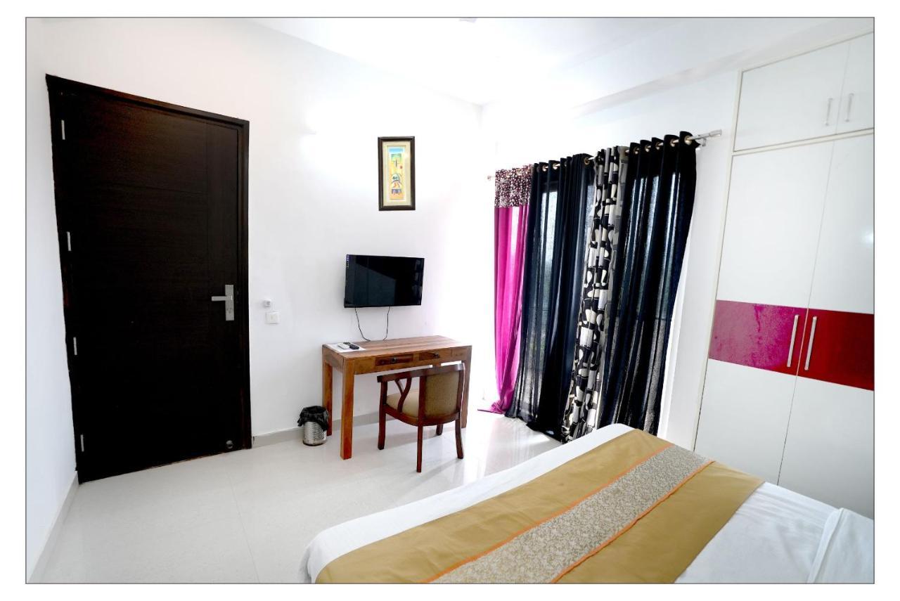 Gupta Residency Near Ajnara Heritage โนอิดา ภายนอก รูปภาพ