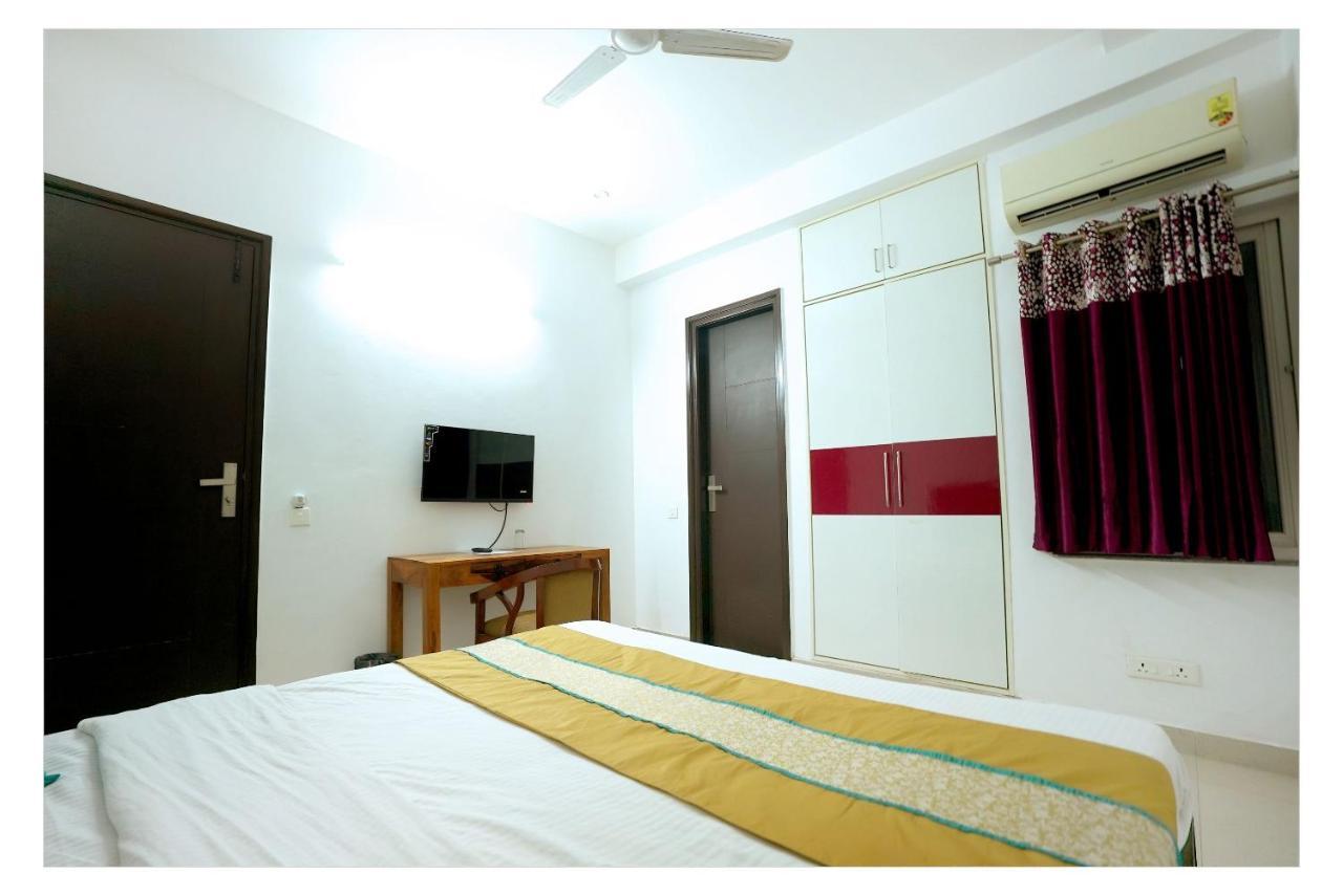 Gupta Residency Near Ajnara Heritage โนอิดา ภายนอก รูปภาพ