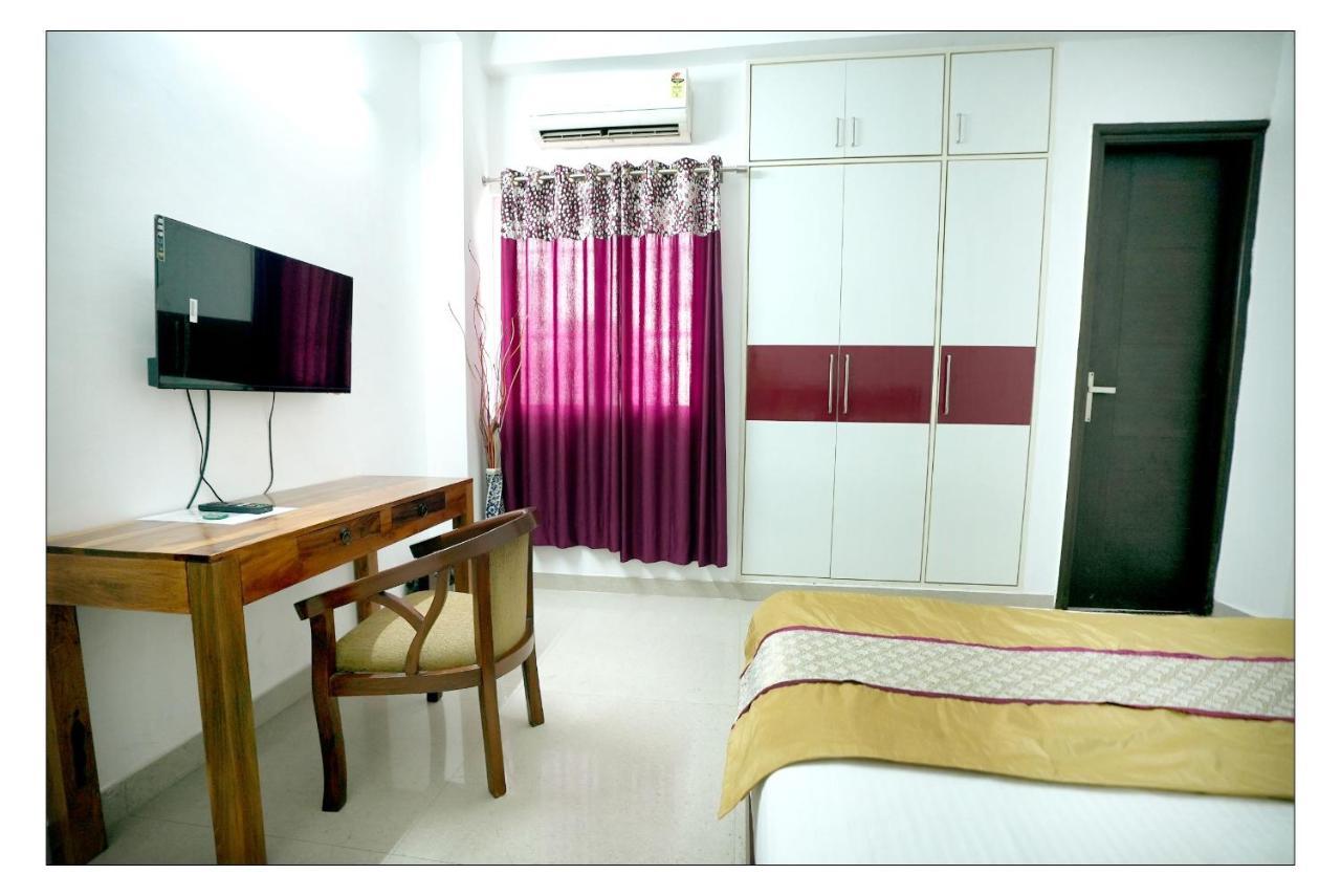 Gupta Residency Near Ajnara Heritage โนอิดา ภายนอก รูปภาพ